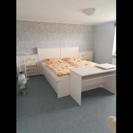 Daire Grosszuegige Mit Viel Platz Zwischen Tollenseesee Und Mueritz *